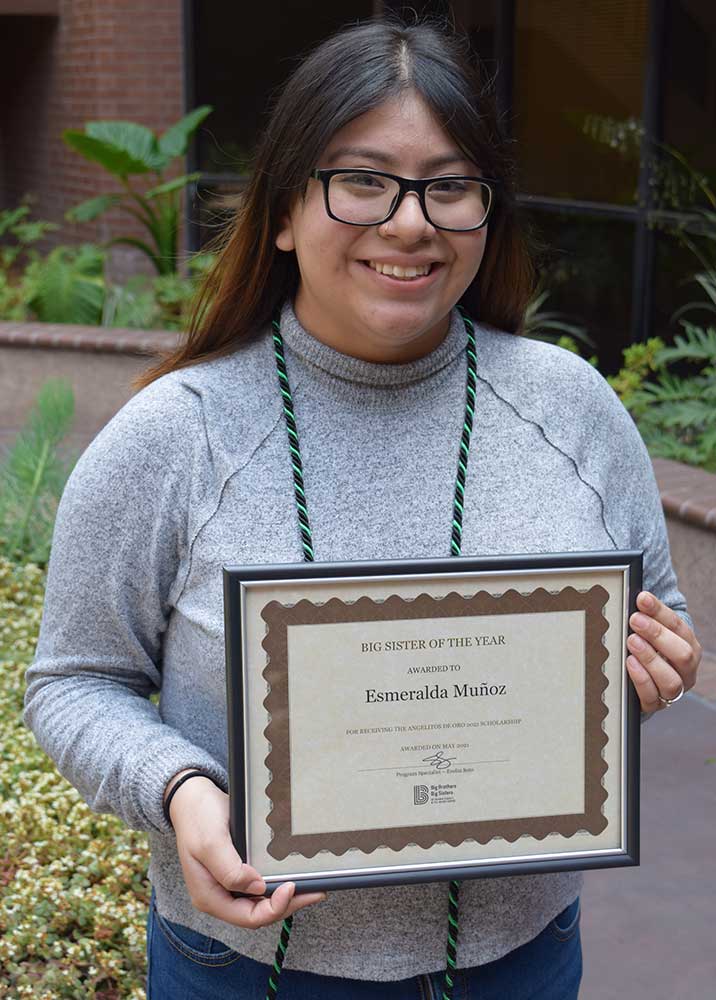 High School Volunteer of the Year Esmeralda Muñoz